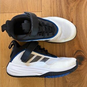 adidas Kids Black and White Sneakers with Blue Accents